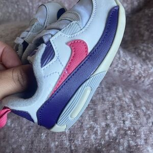 🎀 Nike 🎀 girl sneakers size 4C